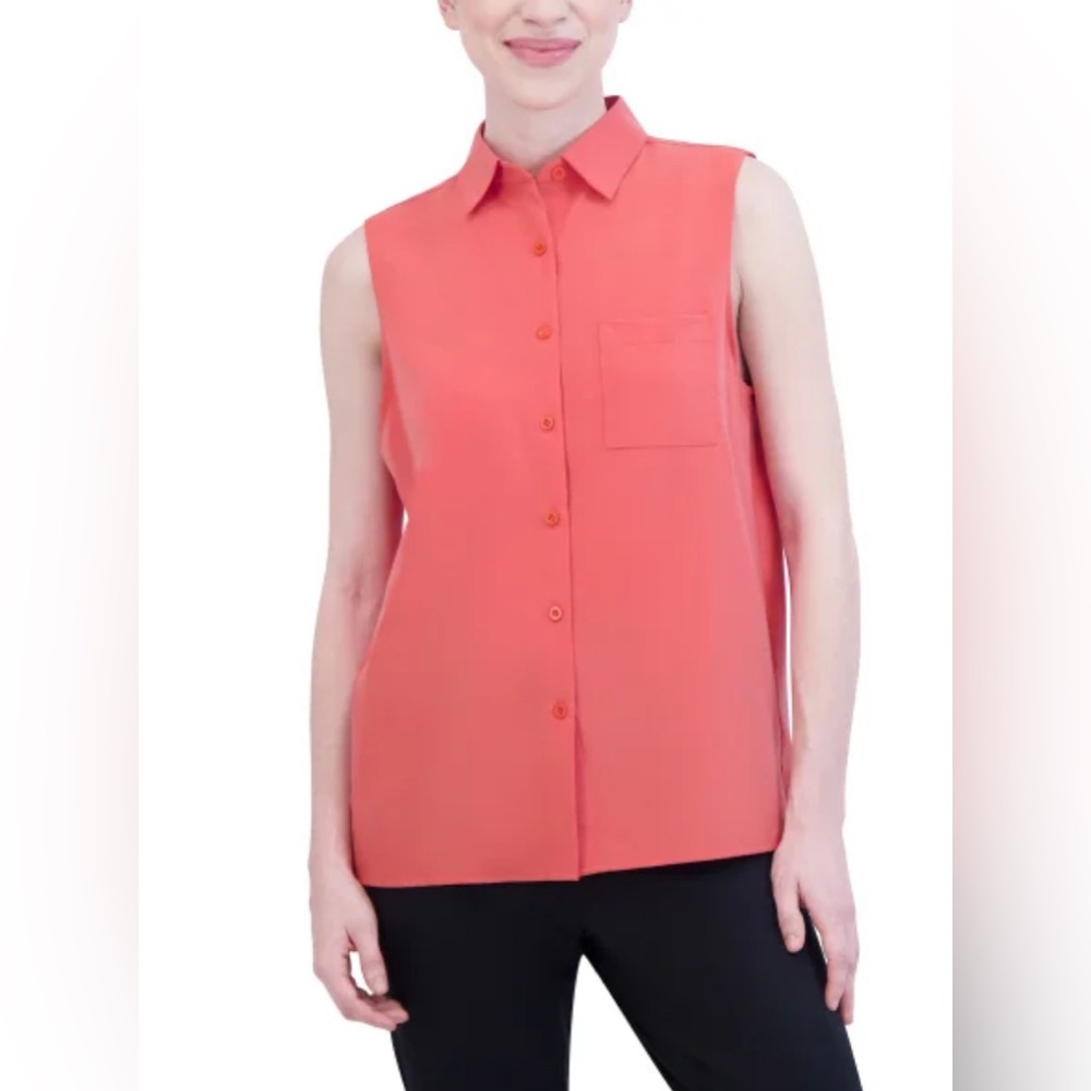 ✨NWT Gaiam Sleeveless Button-Front Top✨
